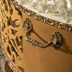 dorures et moulures, finitions soignees